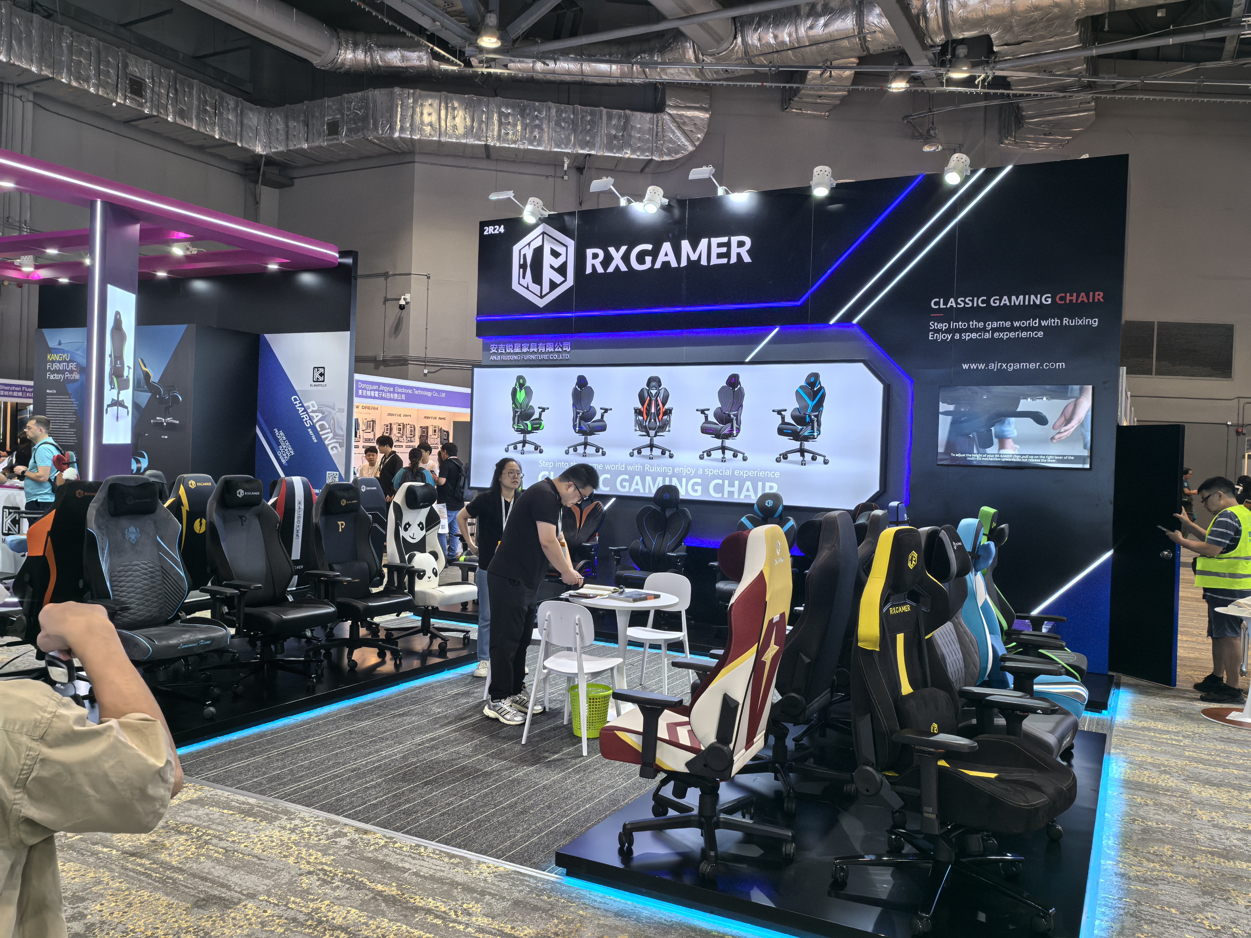 Perabot Anji Ruixing Bersinar di Pameran Elektronik Hong Kong (Musim luruh) dengan Kejayaan Hebat